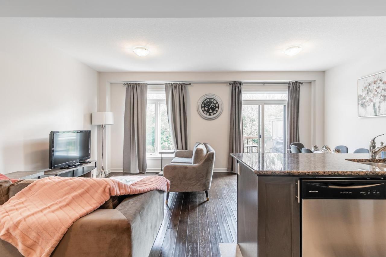 Globalstay Modern Townhomes In Lakeshore Steps To The Beach 汉密尔顿 外观 照片