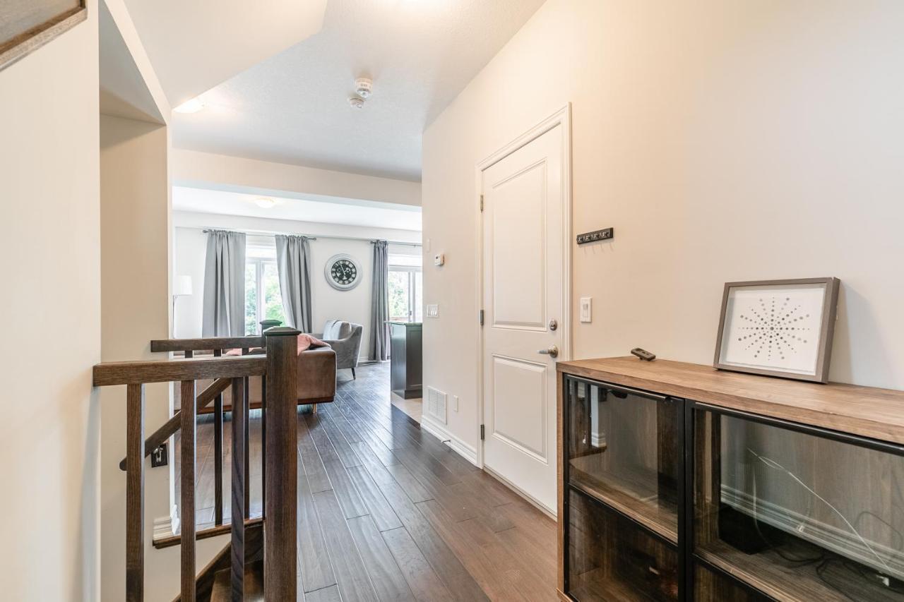 Globalstay Modern Townhomes In Lakeshore Steps To The Beach 汉密尔顿 外观 照片