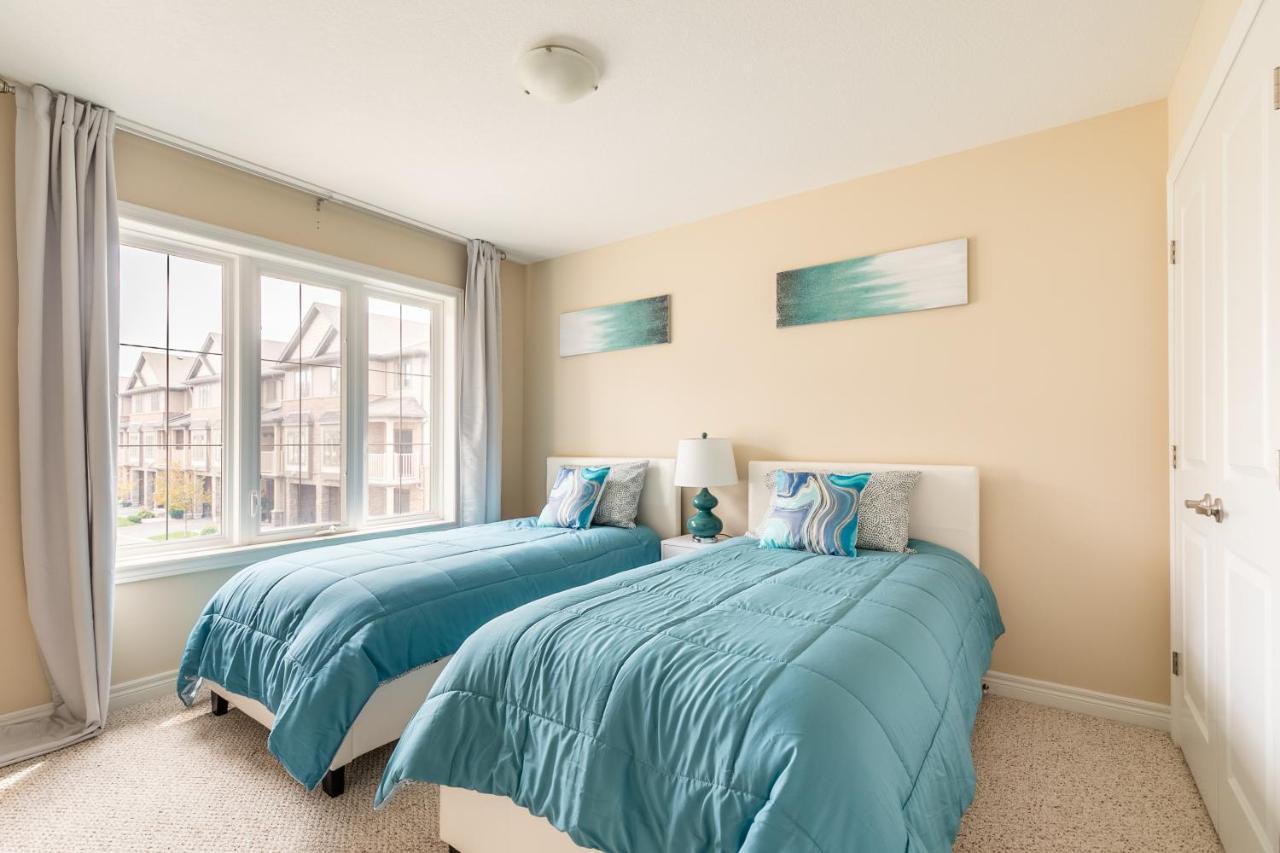 Globalstay Modern Townhomes In Lakeshore Steps To The Beach 汉密尔顿 外观 照片