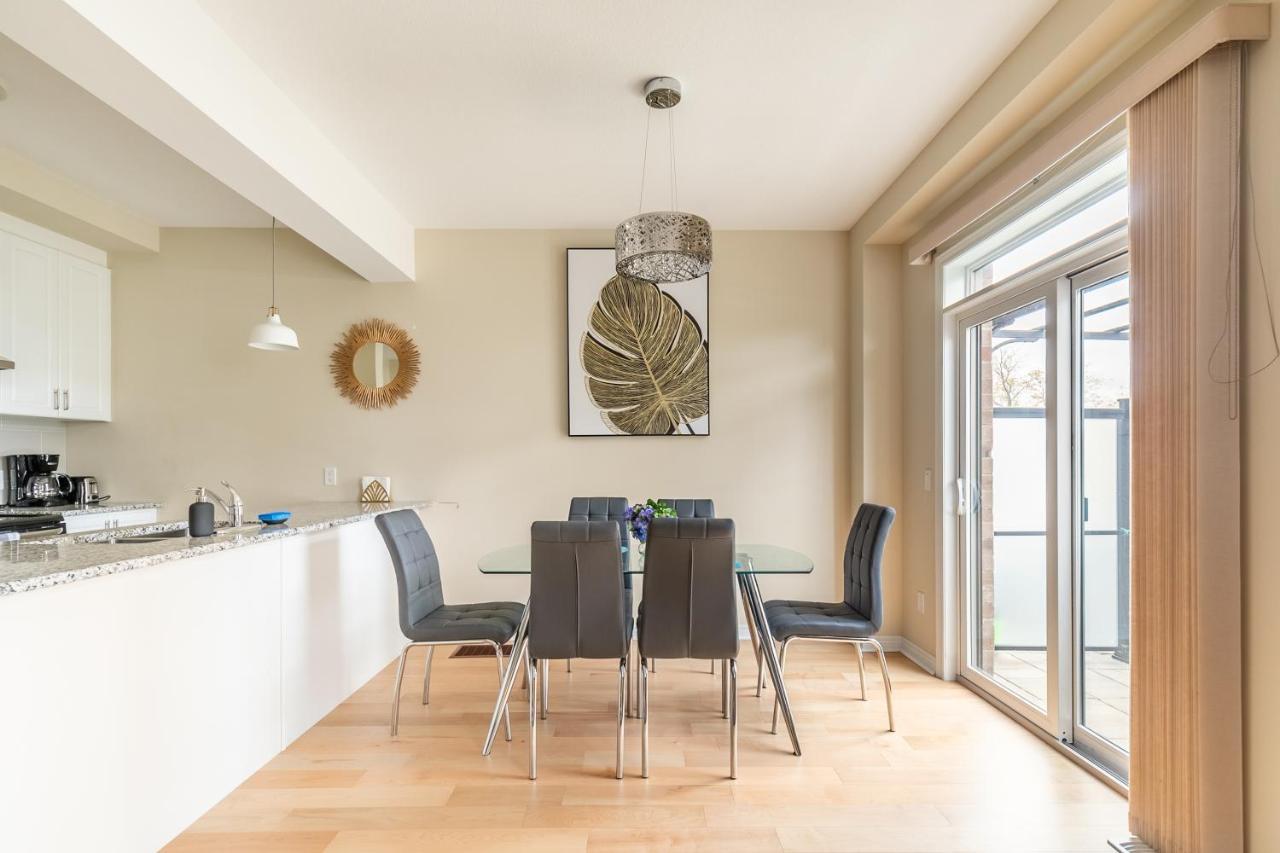 Globalstay Modern Townhomes In Lakeshore Steps To The Beach 汉密尔顿 外观 照片