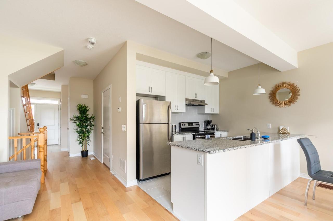 Globalstay Modern Townhomes In Lakeshore Steps To The Beach 汉密尔顿 外观 照片